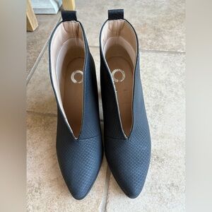 Black Textured Women's Booties size 7